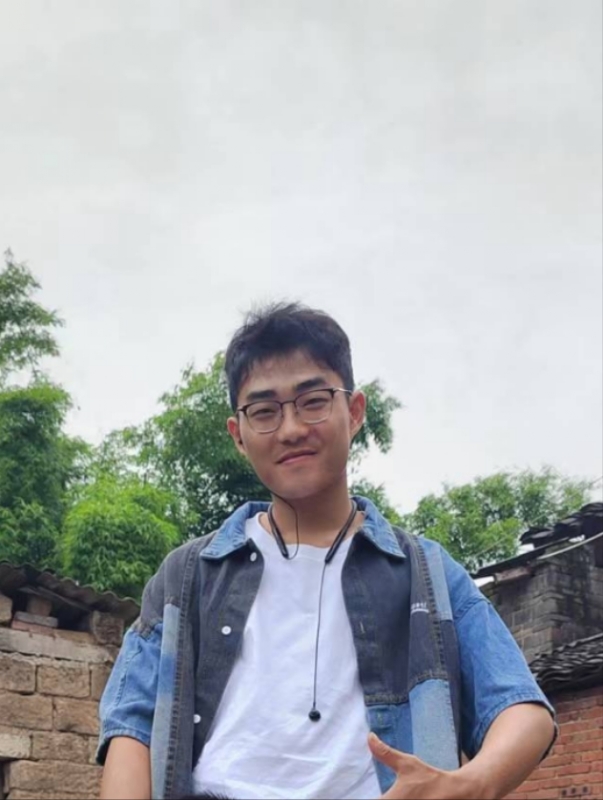 越努力越幸运的第一张照片--重庆交友中心